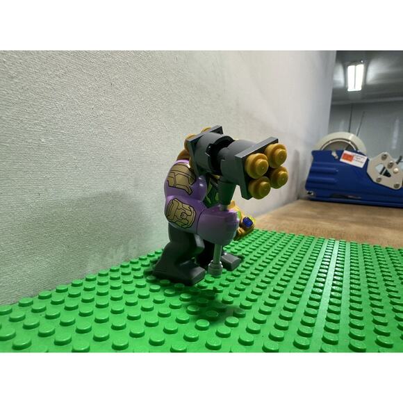LEGO Marvel Super Hero’s Thanos Minifigure 76131 Big Fig sh576 Near Complete - Picture 4 of 5